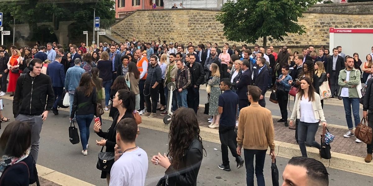 Les voyageurs étaient nombreux sur le parvis de la gare de Bettembourg.