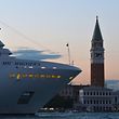 Venedig lebt vom Tourismus - und auch vom Kreuzfahrttourismus, viele Arbeitsplätze hängen davon ab. 