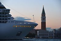 Venedig lebt vom Tourismus - und auch vom Kreuzfahrttourismus, viele Arbeitsplätze hängen davon ab. 