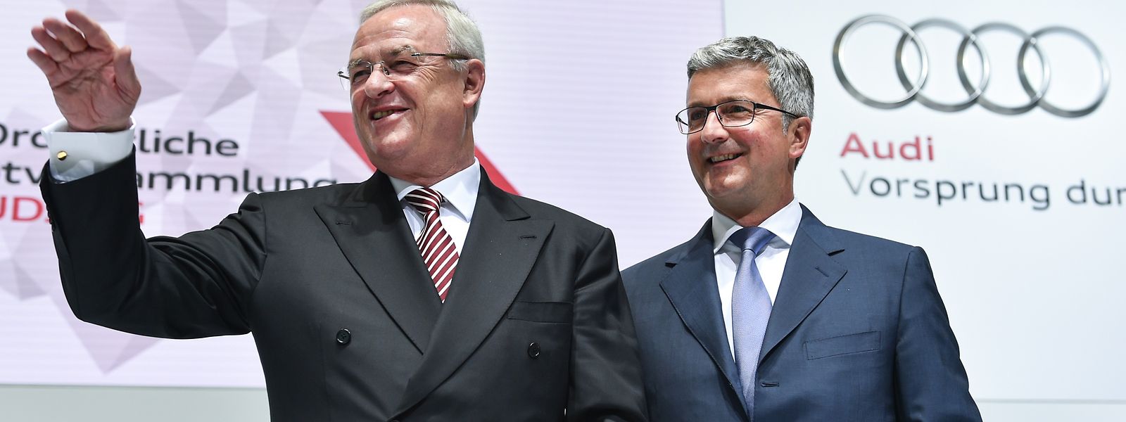 Audi-Chef Rupert Stadler (rechts), hier mit dem ehemaligen Aufsichtsratsvorsitzenden der Audi AG, Martin Winterkorn, gehört jetzt offiziell zum Kreis der Beschuldigten in der Diesel-Affäre. 