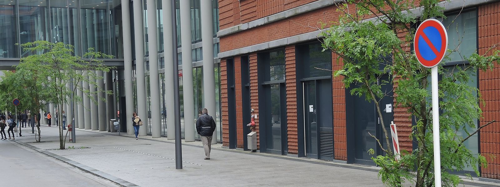 Die Parkverbotsschilder sind nicht zu übersehen.