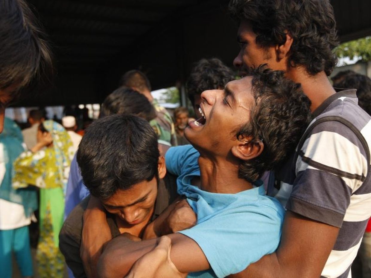 Verzweifelte Angehörige: Nach dem Gebäudeeinsturz in Bangladesch wird befürchtet, dass noch Hunderte Menschen unter Betonteilen liegen. Foto: Abir Abdullah