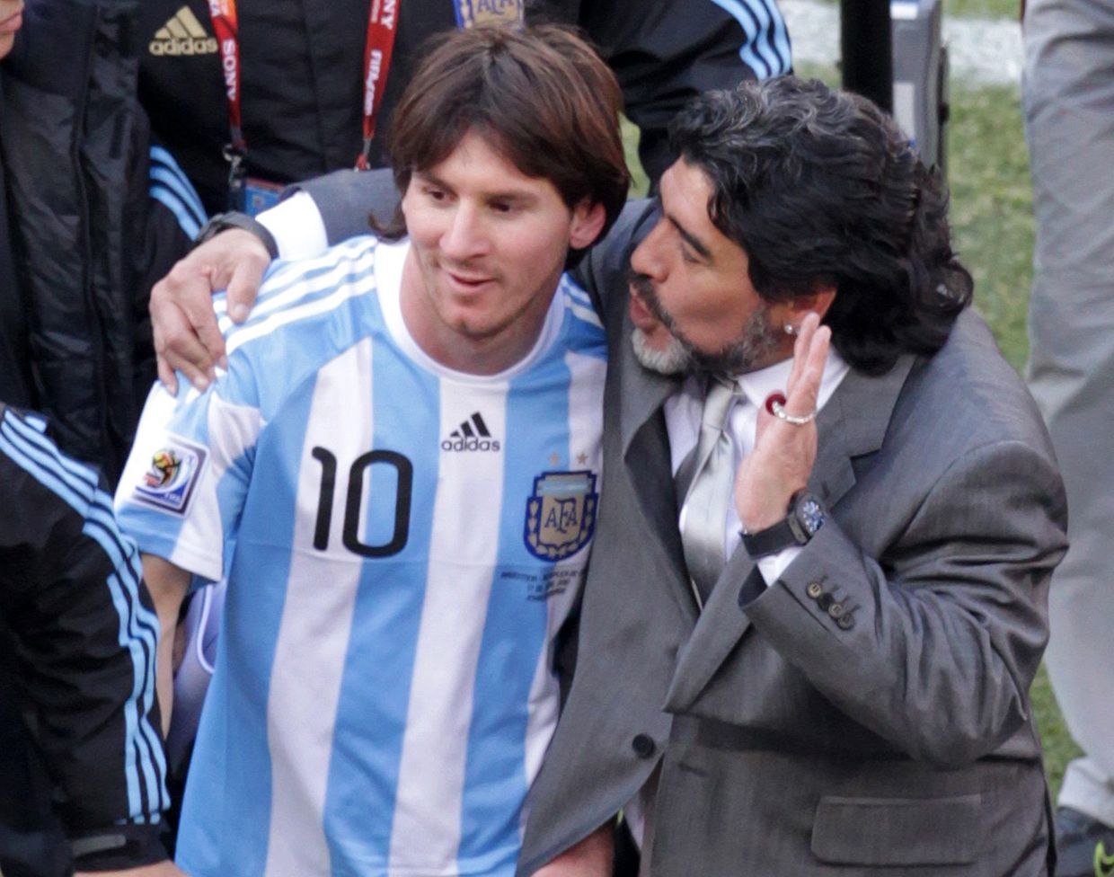 Génio e rebelde, dentro e fora dos relvados, Maradona não deixou ninguém indiferente. Estas são algumas das imagens que mostram as várias facetas do astro argentino