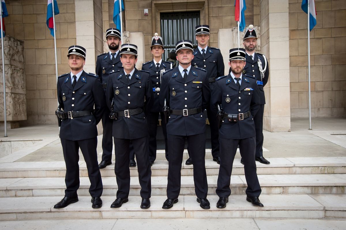 Hier in offizieller Uniform.