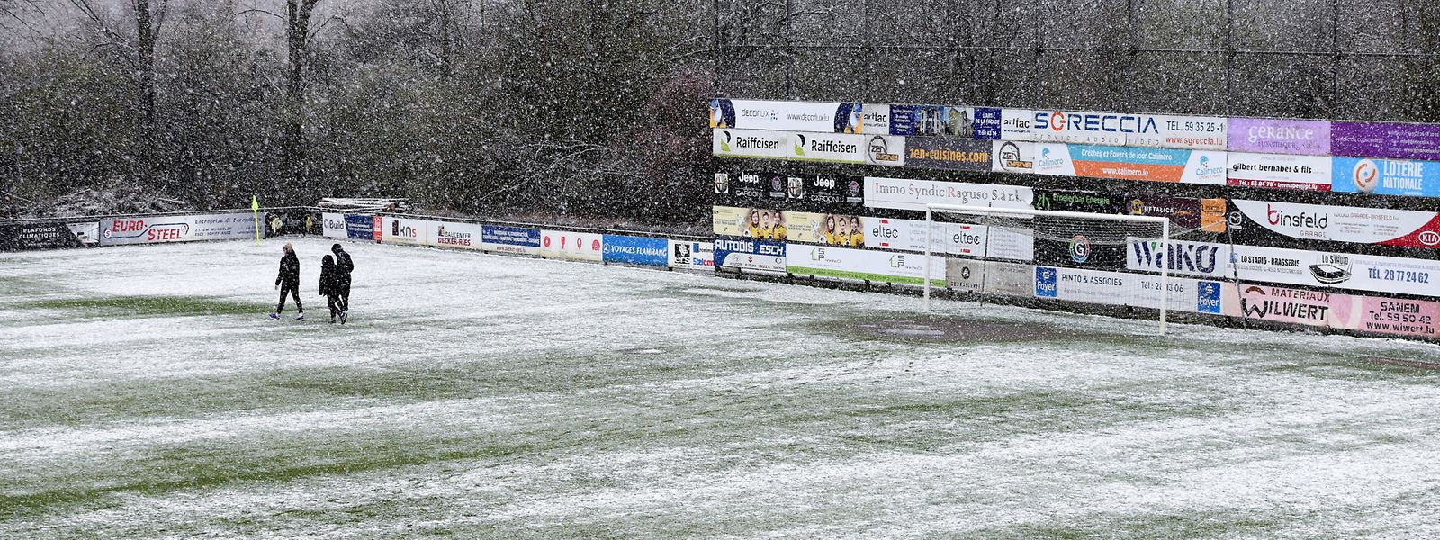 Die Verantwortlichen der UEFA entschieden, dass der Rasen im Stade Jos Haupert in Niederkorn derzeit nicht bespielbar sei.