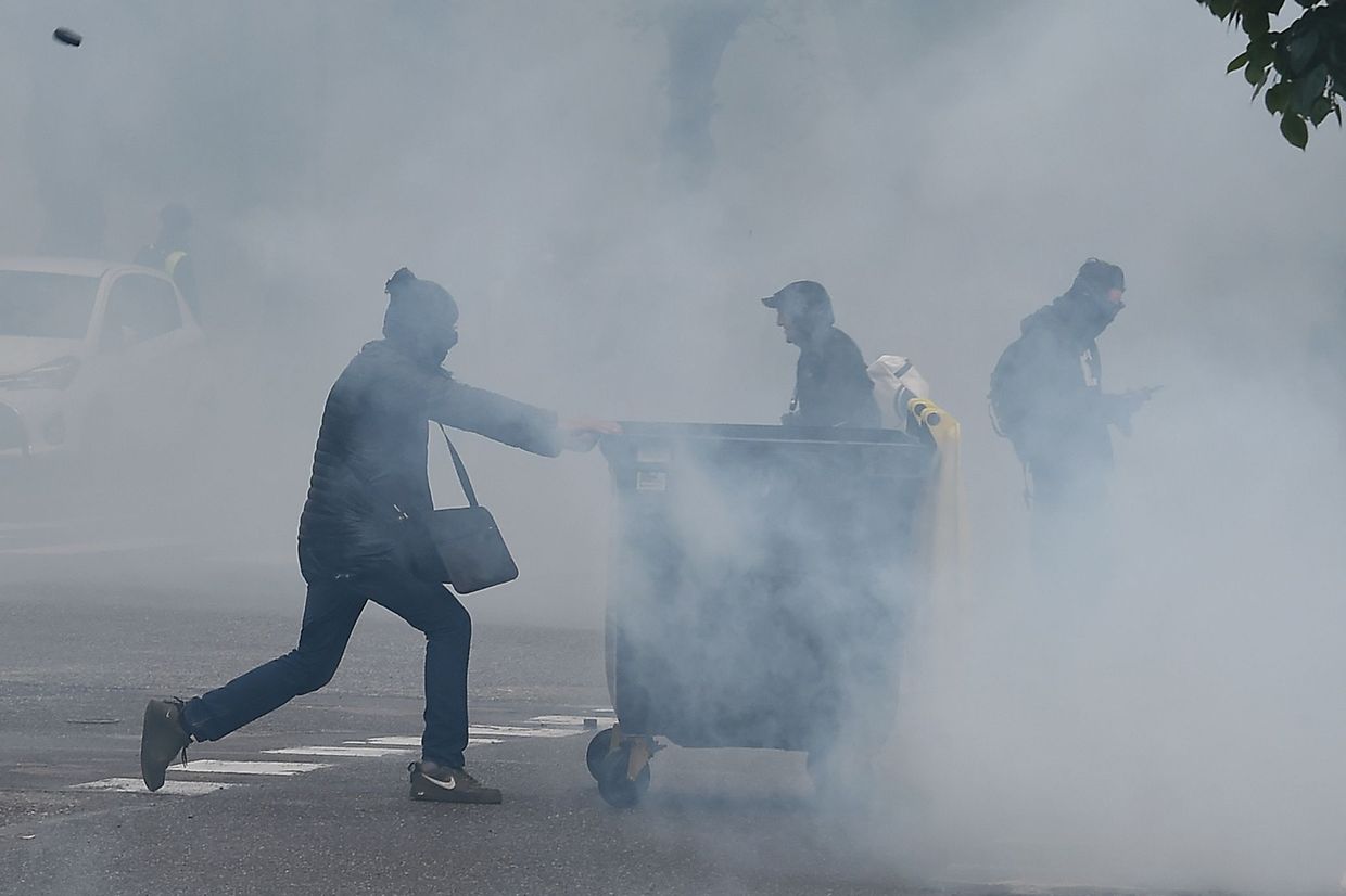 Forças policiais voltaram a ser mobilizadas para o controlo às manifestações dos coletes amarelos em diversas cidades francesas. 