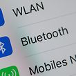 Zum Themendienst-Bericht «Viren, Schmutz und Datendiebe: Fünf Tipps für den Smartphone-Schutz» von Thomas Schörner vom 20. Oktober 2016: Wer WLAN oder Bluetooth nicht verwendet, kann die drahtlosen Schnittstellen ruhig abschalten. Das bringt mehr Sicherheit und schont den Akku.
(Archivbild vom 26.02.2016/Nur zur redaktionellen Verwendung durch Themendienst-Bezieher.)  
Foto: Andrea Warnecke