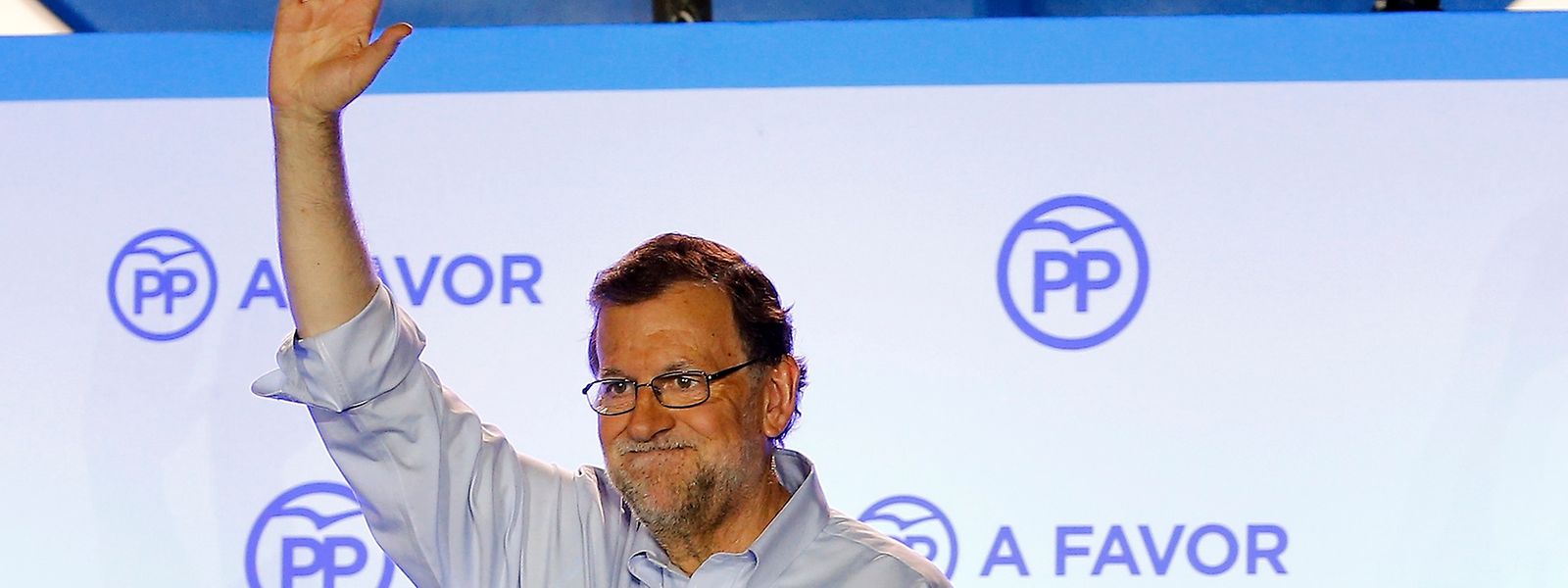 Mariano Rajoy tritt nach dem Wahlsieg seiner konservativen Volkspartei (PP) vor die Presse.