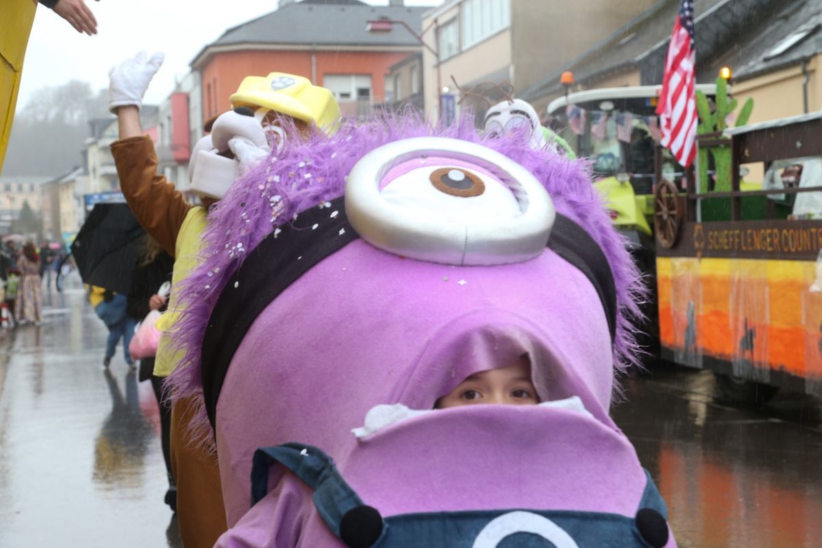 Am Sonntag sind die Karnevalisten durch die Straßen von Schifflingen gezogen. 