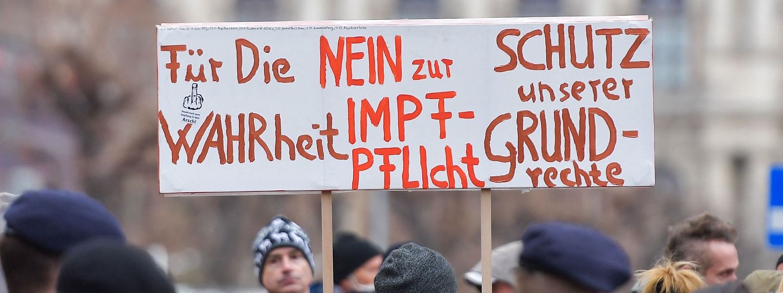 Impfgegner protestieren in Wien.