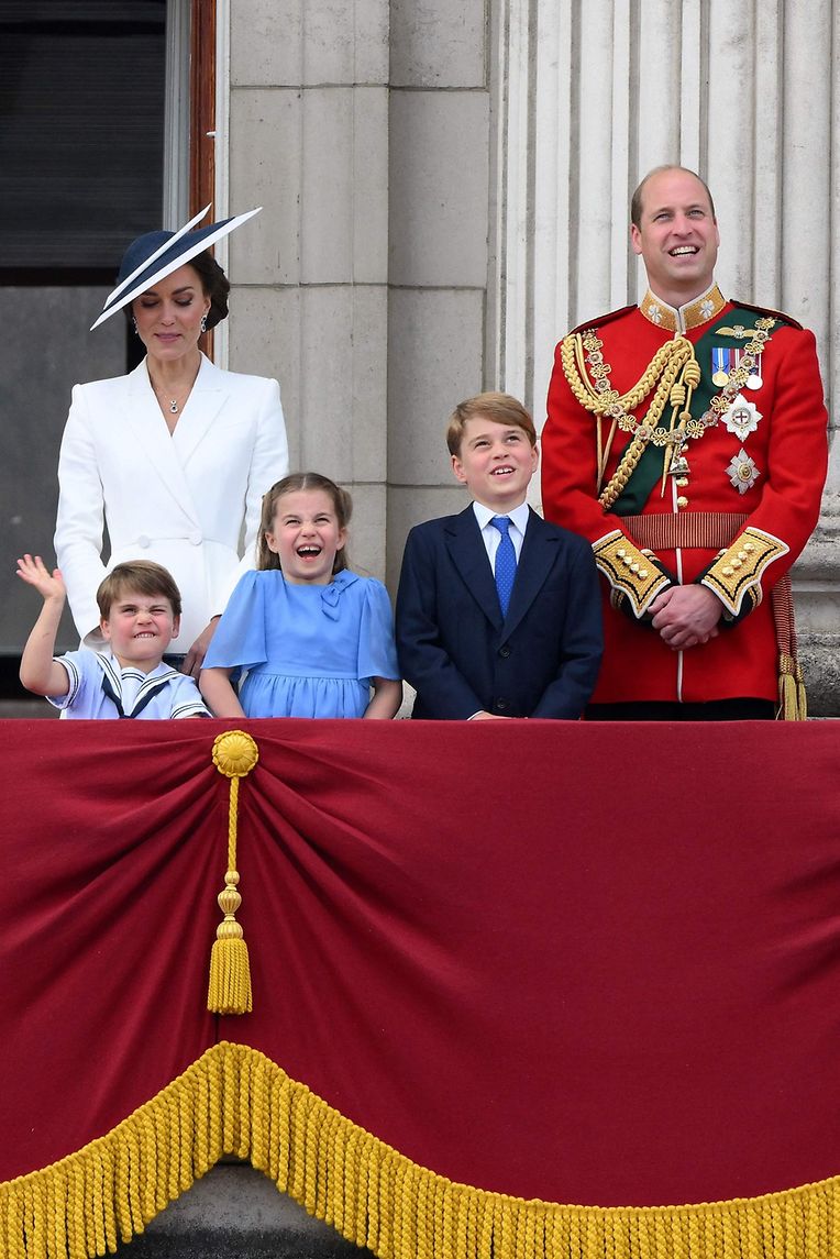 Os príncipes William e Kate sãos os mais populares entre os britânicos a seguir a Isabel II, falecida no dia 8 setembro.
