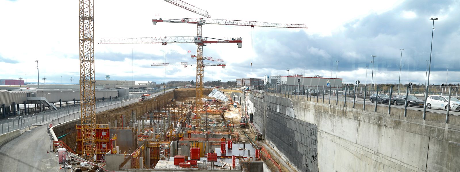Bis Ende 2022 soll der Rohbau des Büro- und Geschäftskomplexes fertiggestellt sein und der Innenausbau beginnen.