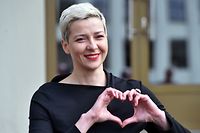 (FILES) In this file photo taken on July 14, 2020 Maria Kolesnikova, a coordinator of Viktor Babaryko's campaign headquarters, makes a heart sign with her hands outside the headquarters of Belarus' Central Electoral Commission in Minsk. - Unidentified men in black on Monday morning grabbed Maria Kolesnikova, a leading Belarusian opposition figure, and pushed her into a minibus, her campaign team reported, citing witnesses. (Photo by Sergei GAPON / AFP)