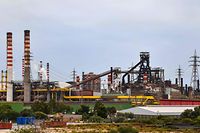 A general view shows the ArcelorMittal Italia steel plant (ex Ilva) on November 7, 2019 in Taranto, southern Italy. - Steel giant ArcelorMittal pulled out of an agreement to buy struggling Italian firm Ilva because of production concerns, Italy's prime minister has said, warning the company wants to cut 5,000 jobs at one of its plants. The world's biggest steelmaker on November 4, 2019 retreated from its plan to buy the steel producer, blaming a decision by Rome to not grant it immunity from prosecution over the heavily polluting Taranto plant. (Photo by Andreas SOLARO / AFP)