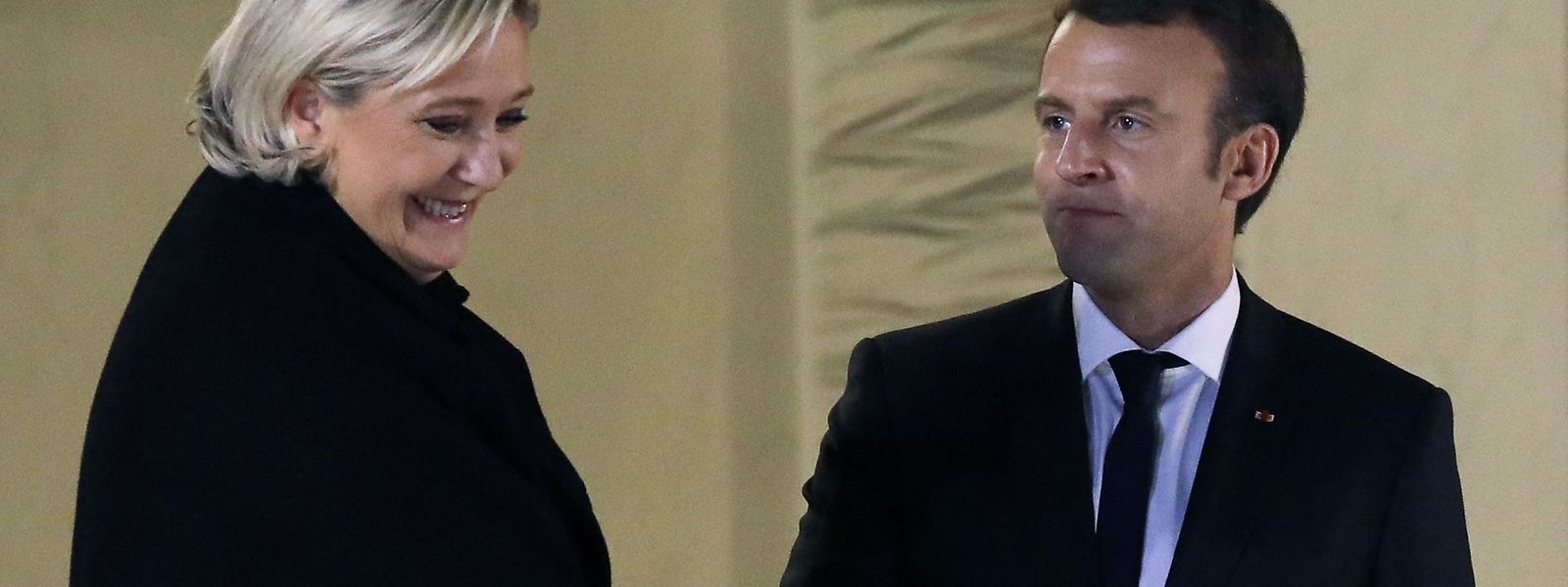 Le duel s'annonce serré entre Marine Le Pen et Emmanuel Macron.