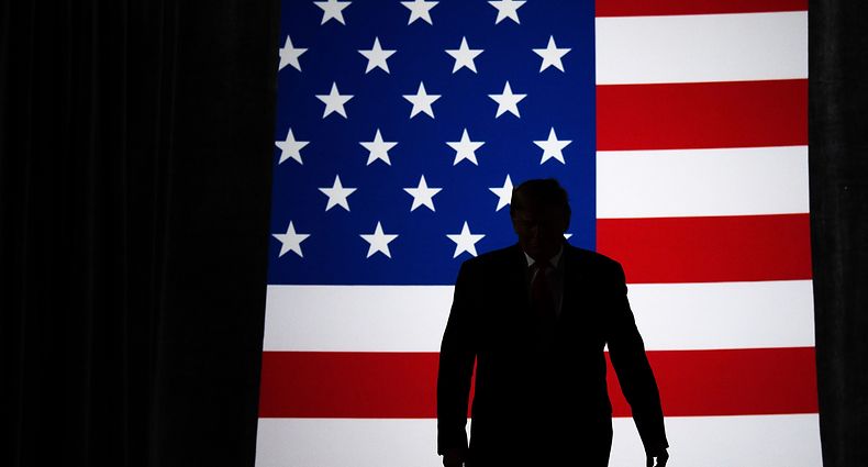 TOPSHOT - US President Donald Trump arrives for a "Keep America Great" campaign rally at Huntington Center in Toledo, Ohio, on January 9, 2020. (Photo by SAUL LOEB / AFP)