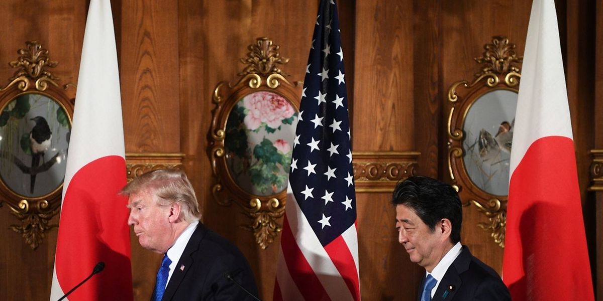 Der japanische Ministerpräsident kündigte an, dass Japan und die USA im Konflikt um Nordkoreas Atom- und Raketenprogramm den Druck auf das Land erhöhen wollten. Dies sei nicht die Zeit für Dialog mit Nordkorea.