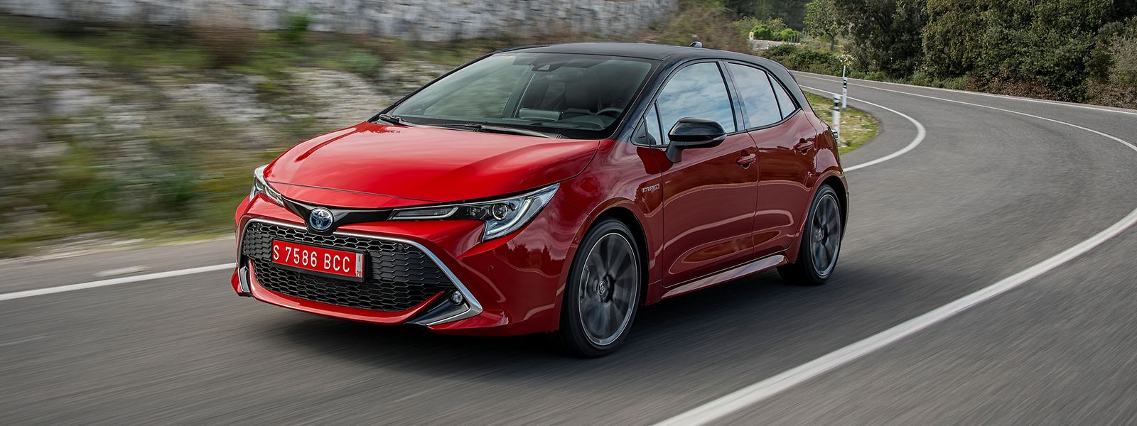Toyota setzt bei der zwölften Generation seines Bestsellers auf Sportlichkeit – sowohl in optischer als auch in fahrdynamischer Hinsicht.