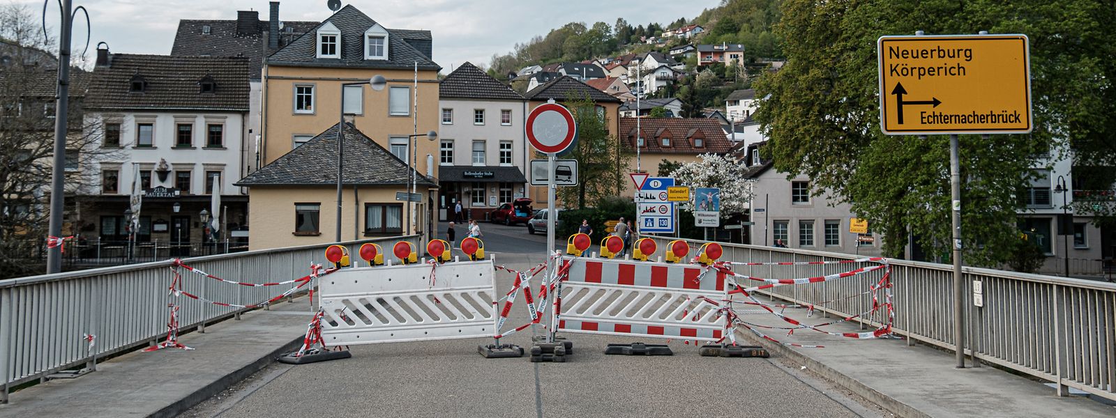 Die Grenzbrücke zwischen Bollendorf (D) und Bollendorf-Pont (L) war bis 17. April verriegelt. Mittlerweile können Berufspendler und der Warenverkehr die Straße wieder befahren.