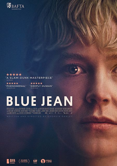 Rosy McEwen ziert als Jean das Filmplakat von „Blue Jean“.