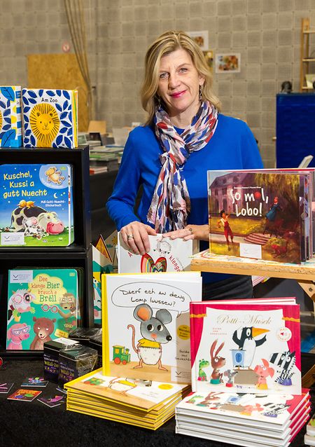 Die Kinderbuchautorin  Christiane Kremer meldet sich auf YouTube.