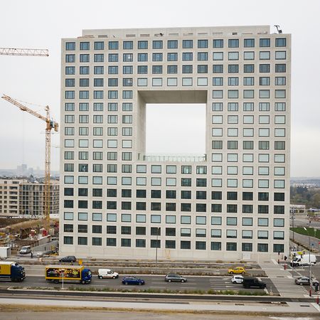 Der „D-Square“, neuer Sitz von Deloitte an der Kreuzung rue Raiffeisen und boulevard Kockelscheuer im Ban de Gasperich, soll im Mai 2019 bezogen werden. 