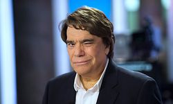 (FILES) In this file photograph taken on July 1, 2013, French businessman Bernard Tapie winks as he attends the French channel France 2 news evening broadcast at Boulogne-Billancourt on the outskirts of Paris. - French businessman Bernard Tapie passed away at the age of 78, his family announced on October 3, 2021. (Photo by Fred DUFOUR / POOL / AFP)