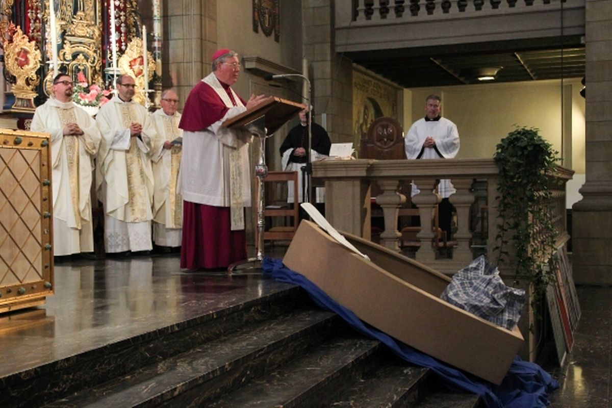Messe für das Domkapitel, den Bischofsrat, das Centre Jean XXIII, die Diözesankurie, die Diözesanverwaltung, das Seelsorgereferat und alle kirchlichen Mitarbeiterinnen und Mitarbeiter.