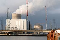 General view of the Tihange nuclear plant of Electrabel, the Belgian unit of French company Engie, former GDF Suez, in Tihange, Belgium, December 29, 2015. REUTERS/Francois Lenoir