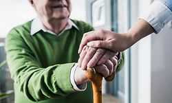 Meist stehen die pflegebedürftigen Personen im Vordergrund. Morgen soll sich das ändern. Dann stehen die helfenden Angehörigen im Mittelpunkt.