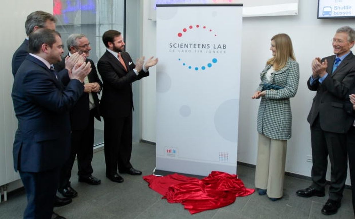 Nach diesen Ansprachen und der Vorstellung des Logos,...