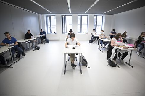 Lokales, Rentree für die Abschlussklassen, Schüler des  Lycée Hubert Clement, Foto: Guy Wolff/Luxemburger Wort