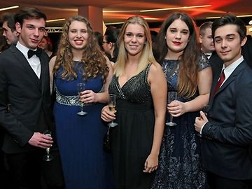 Festa na Luxexpo:  Estudantes assinalam 55ª edição do "Zürcher Bal" 