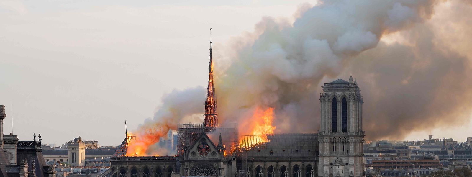 Am Montagabend gegen 18.30 Uhr brach ein Feuer in der Kathedrale Notre-Dame de Paris aus - erst am darauffolgenden Tag, um 10 Uhr, war der Brand vollends gelöscht.