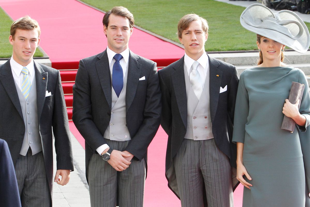 2012: Bei der Hochzeit von Erbgroßherzog Guillaume - Prinz Louis mit seiner jetzigen Exfrau Tessy und seinen Brüdern, Prinz Félix (2.v.l.) und Prinz Sébastien.