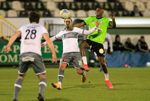 Strassener Fußballer in der Pflicht