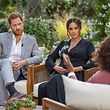 HANDOUT - 16.02.2021, ---: Die US-Starmoderatorin Oprah Winfrey (r) spricht während eines Interviews mit dem britischen Prinz Harry und seiner Ehefrau Herzogin Meghan. Um das noch nicht ausgestrahlte Interview ist, glaubt man Royals-Experten in London, nun ein heftiger Streit entbrannt. Es wird erwartet, dass Meghan scharf gegen den Palast schießt. Foto: Joe Pugliese/Harpo Productions/PA Media/dpa - ACHTUNG: Nur zur redaktionellen Verwendung im Zusammenhang mit der aktuellen Berichterstattung und nur mit vollständiger Nennung des vorstehenden Credits +++ dpa-Bildfunk +++