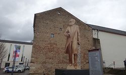 An den Anblick der Karl-Marx-Statue konnten sich die Trierer schon mit diesem Modell aus Holz gewöhnen.