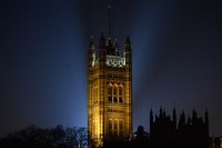 29.03.2019, Großbritannien, London: Der Palace of Westminster wird am Abend angestrahlt. Der Palace of Westminster ist der Sitz des britischen Parlaments in London, das aus dem House of Commons und dem House of Lords besteht. Das britische Parlament hat den mit Brüssel ausgehandelten Brexit-Vertrag am Freitag erneut abgelehnt. Foto: Kirsty O'connor/PA Wire/dpa +++ dpa-Bildfunk +++
