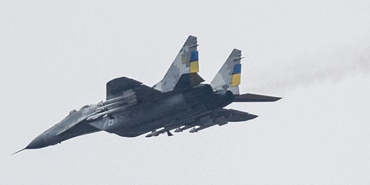 Ein ukrainischer MIG-29-Kampfjet, der über die Ostukraine fliegt. Die Slowakei wird der Ukraine 13 dieser Kampfflugzeuge schenken.