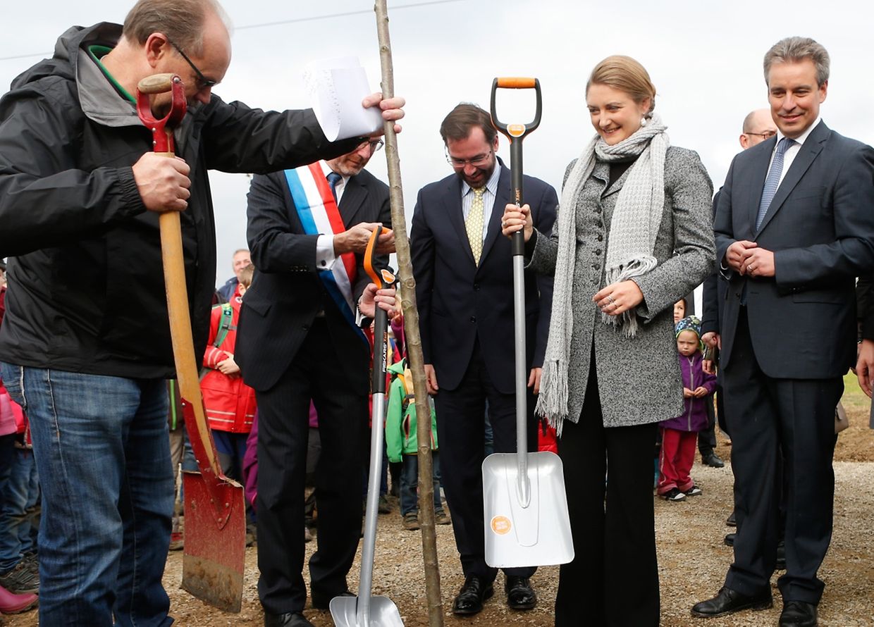 Gute Stimmung beim Gärtnern: Für die Umwelt war nicht nur das erbgroßherzogliche Paar im Einsatz. 