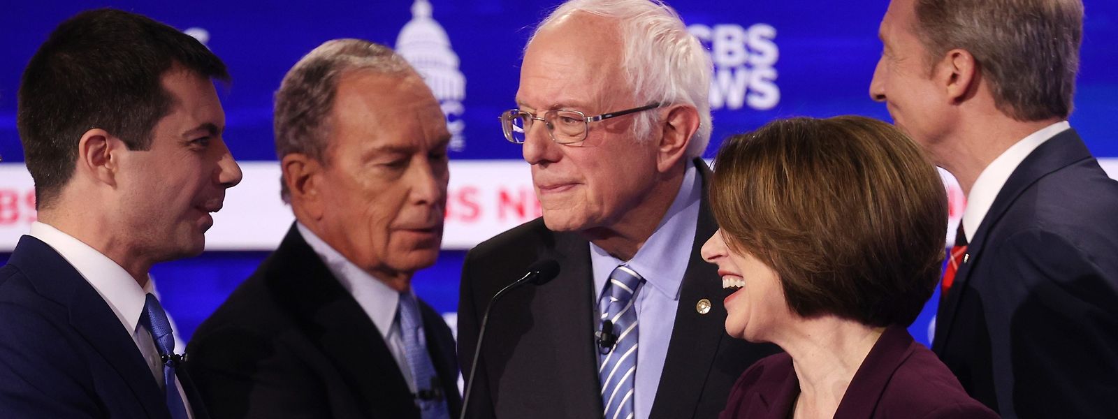 Vier gegen Sanders: Pete Buttigieg, Mike Bloomberg, Amy Klobuchar und Tom Steyer (v.l.n.r.) nahmen den "demokratischen Sozialisten" (m.) in die Mangel.