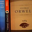Wieder weiter vorn im Regal: George Orwells düsteres Szenario "1984".