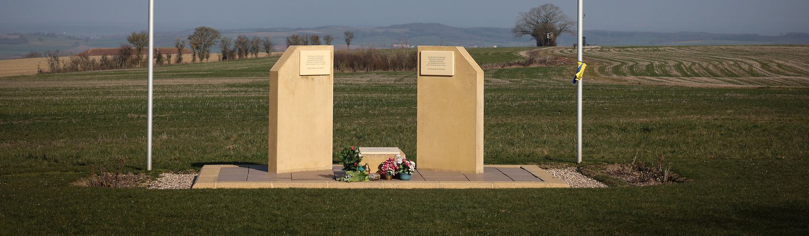 La stèle commémorant les victimes du Ban Saint-Jean pendant la Seconde Guerre mondiale, quelque 23.000 prisonniers soviétiques.