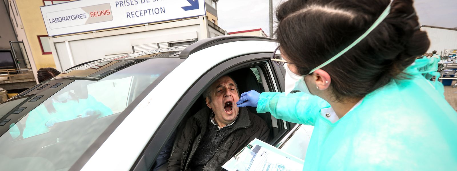 Der Test auf freiwilliger Basis erfolgt per Rachenabstrich.