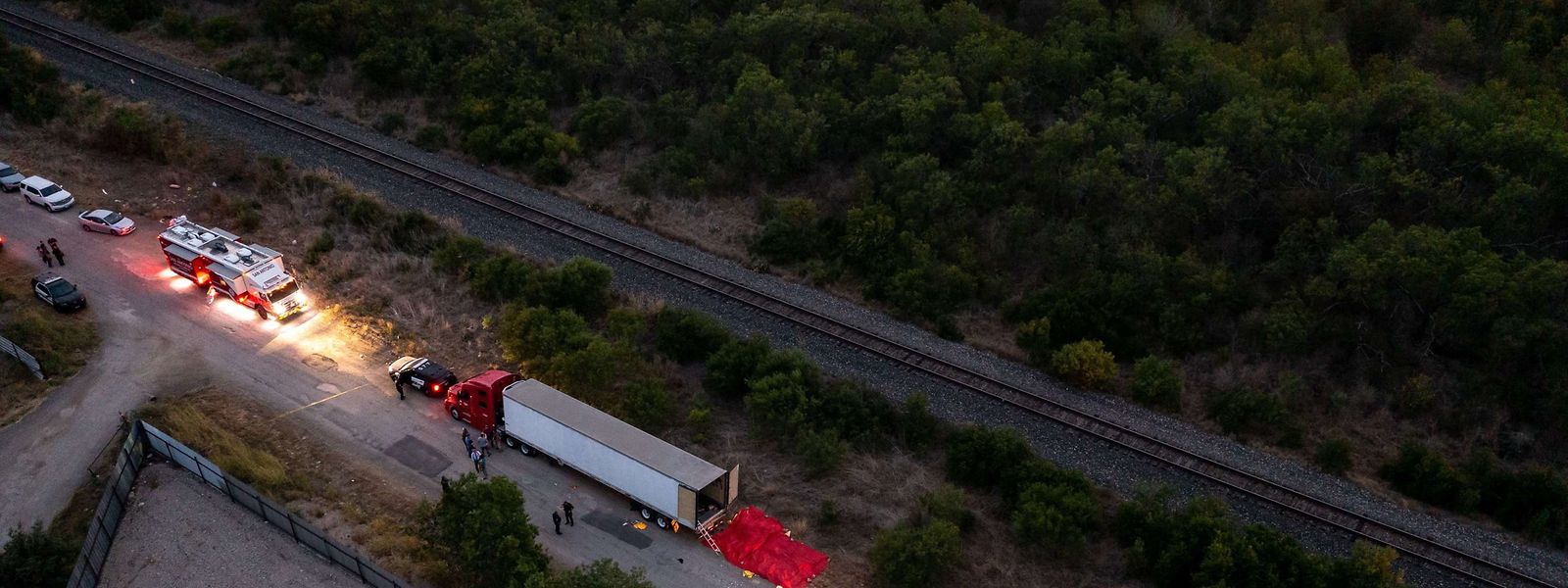 Une vue aérienne du lieu du drame, près de San Antonio au Texas. 46 migrants ont été retrouvés morts dans ce camion.