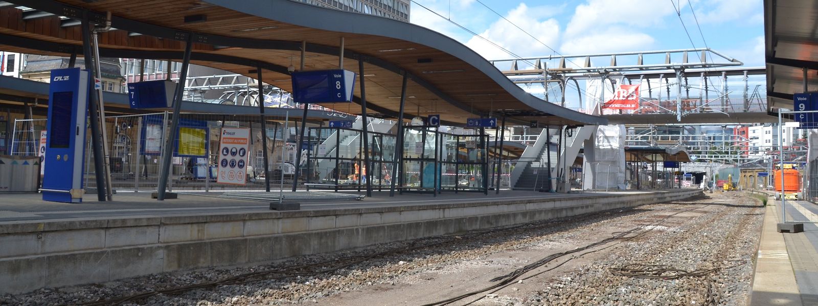La passerelle piétonne, reliant les quartiers Gare et Bonnevoie, devrait être opérationnelle à la rentrée scolaire.