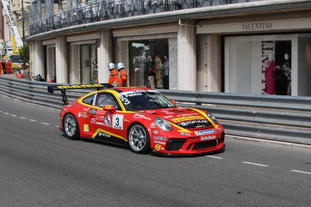 O carro de Dylan numa das ruas do circuito no Mónaco.