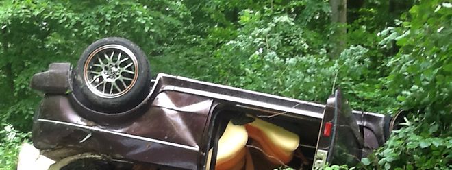 Das Auto wurde bei dem Unfall völlig zerstört, der Fahrer überlebte das Unglück nicht.
