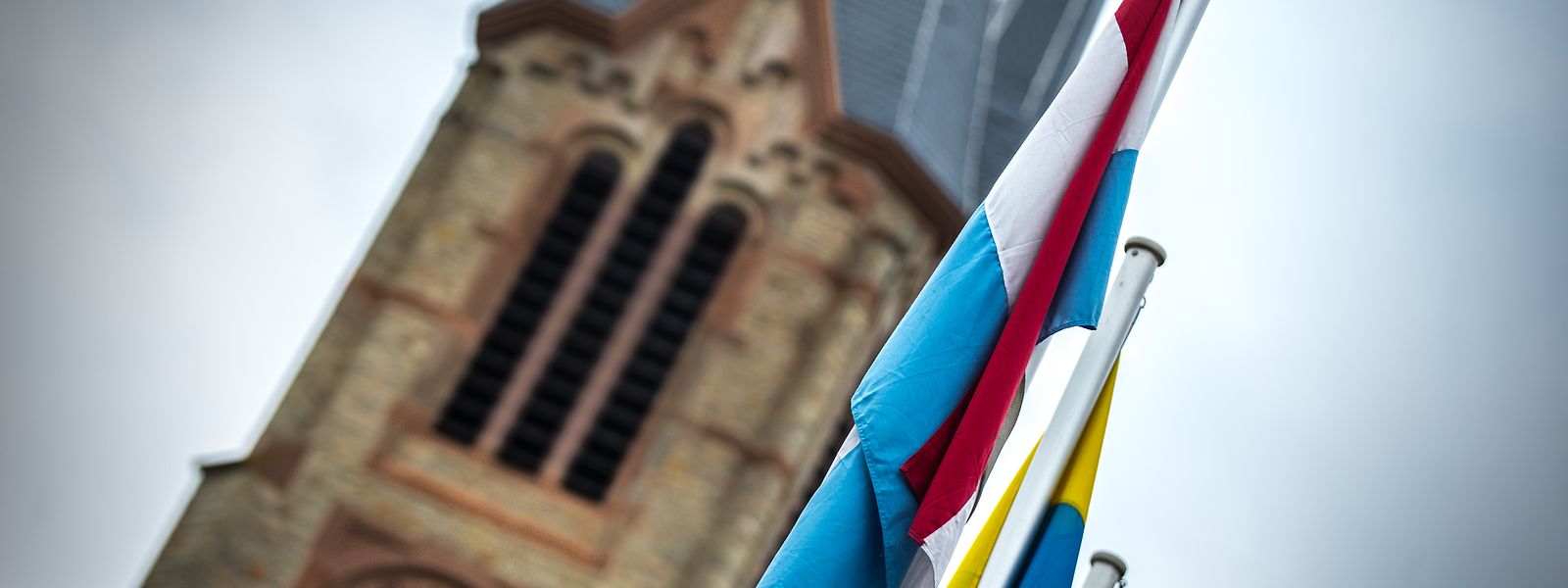 Getrennt und doch irgendwie zusammen: Staat und Kirche sind auch heute noch eng miteinander verknüpft.